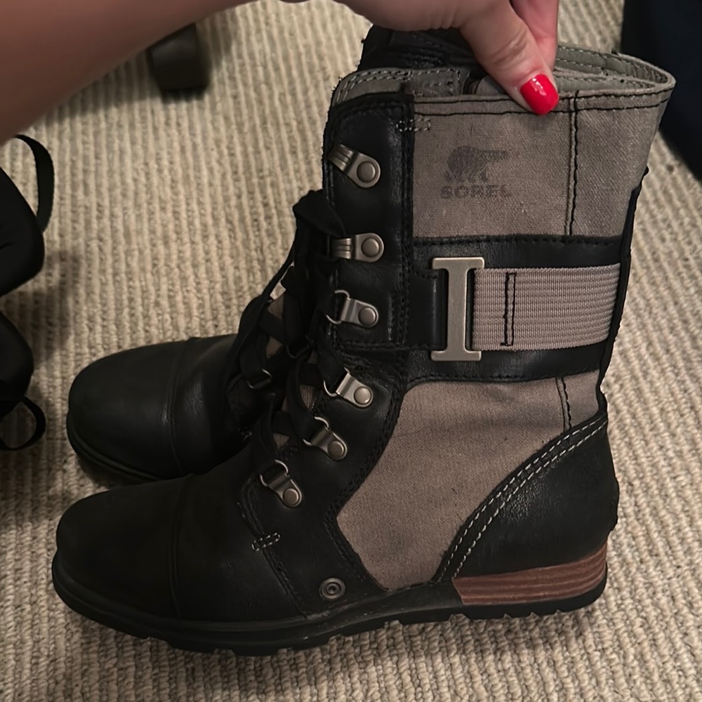 Sorel Black and Tan Lace-Up Boots
